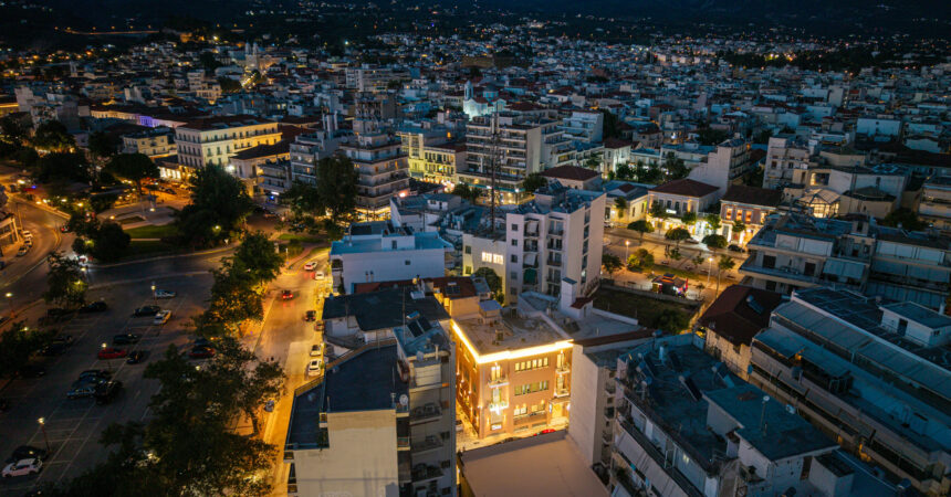 airbnb-kalamata-i-premium-enallaktiki-gia-diamoni-sto-kentro-tis-polis-me-to-a-one-suites