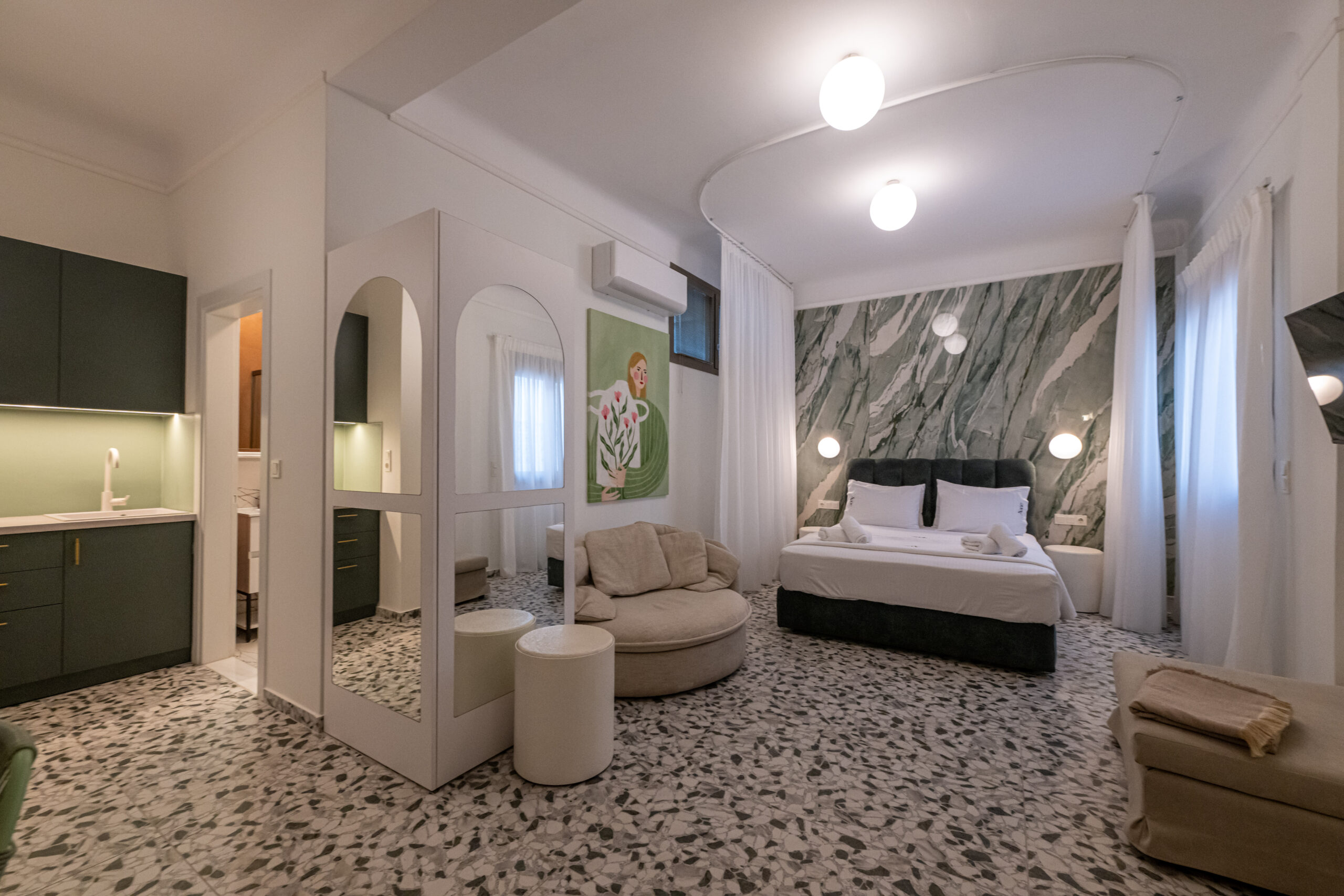 enoikiazomena-domatia-kalamata-i-nea-epochi-tis-polytelous-diamonis-sto-kentro-tis-polis-rooms.
